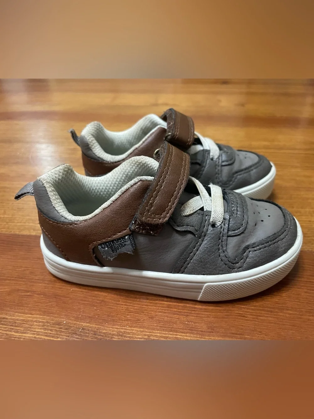 OshKosh B'gosh Brown & Gray Kids Sneakers with Hook-and-Loop Strap Size 6